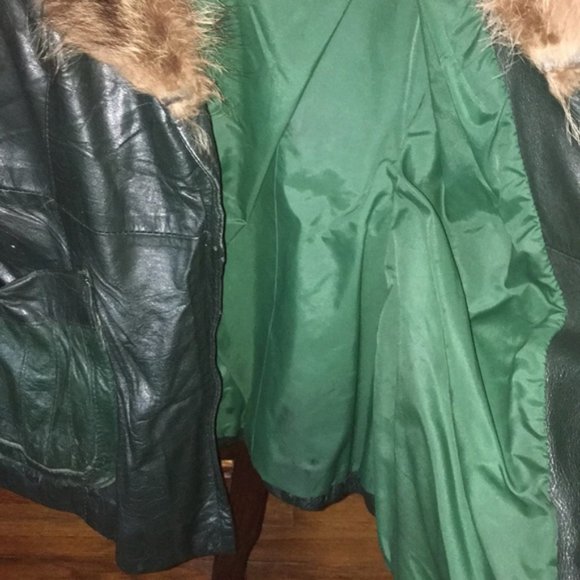 Vintage Leather Jacket with Fur Collar - Picture 16 of 16
